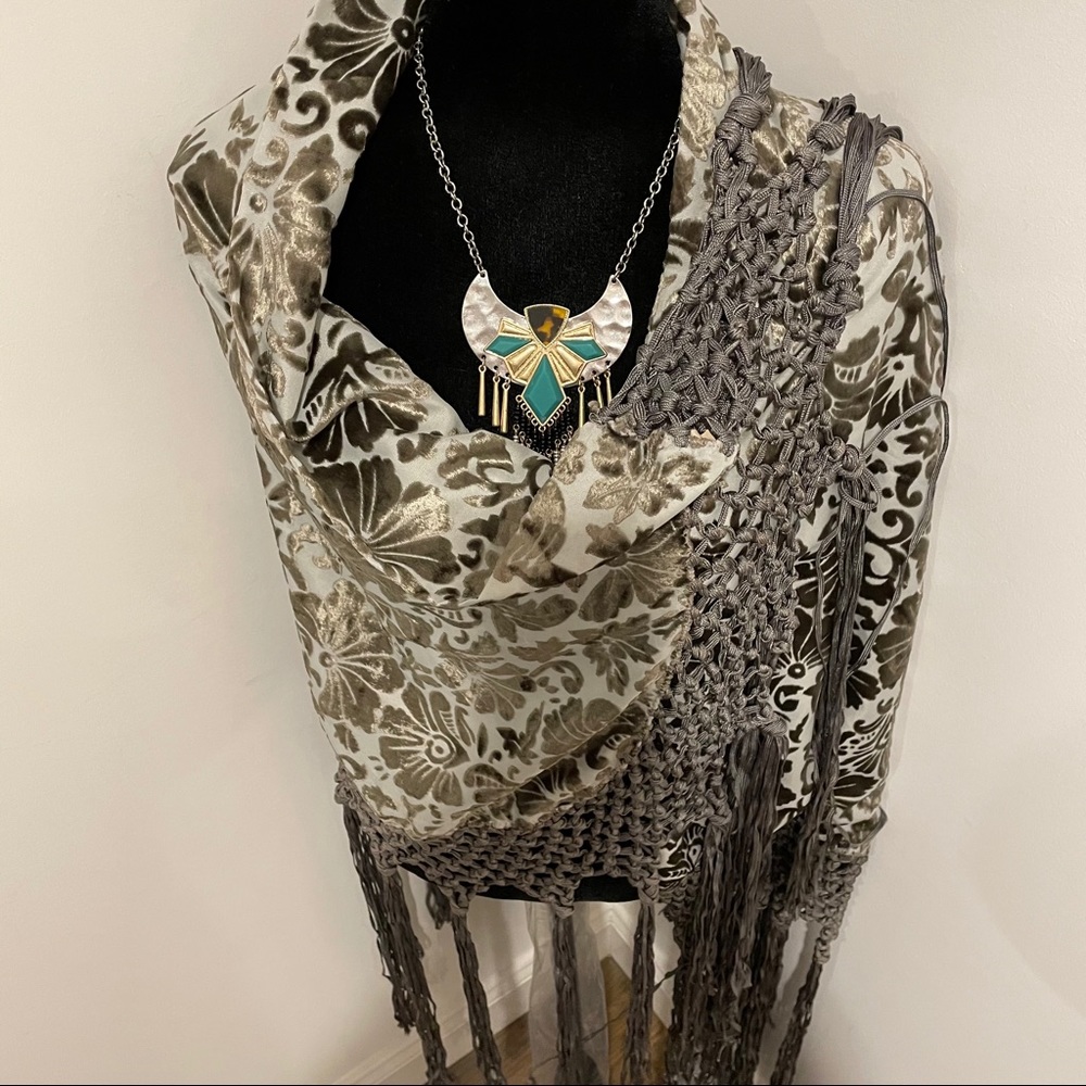 Elegant velvet shawl